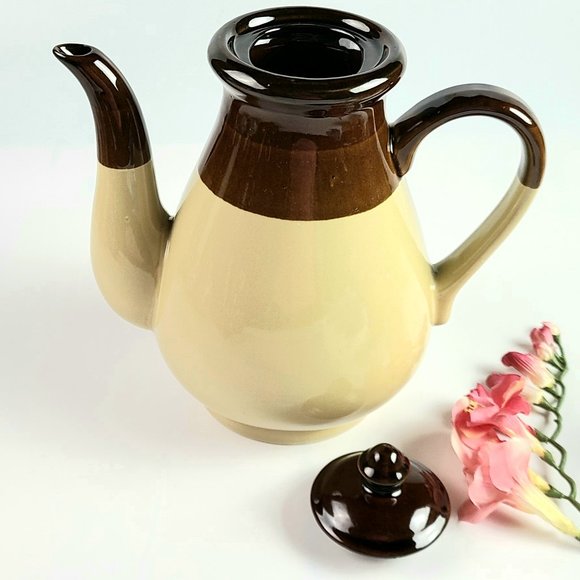 Vintage - Beige/Brown Tea Set with Creamer & 4 Cups - 7 Pieces - Made in Taiwan - Picture 4 of 12